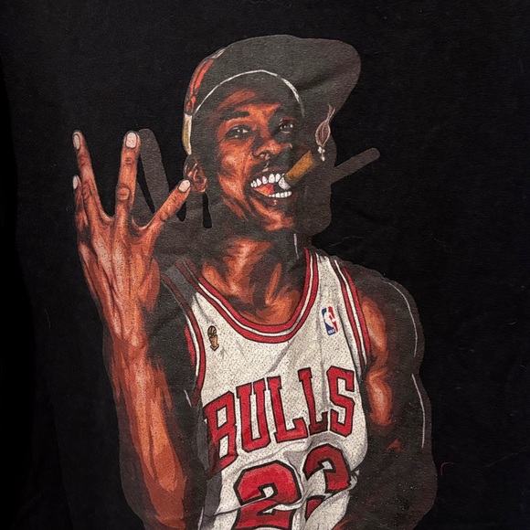 Gildan Black Graphic T-Shirt - Picture 2 of 4